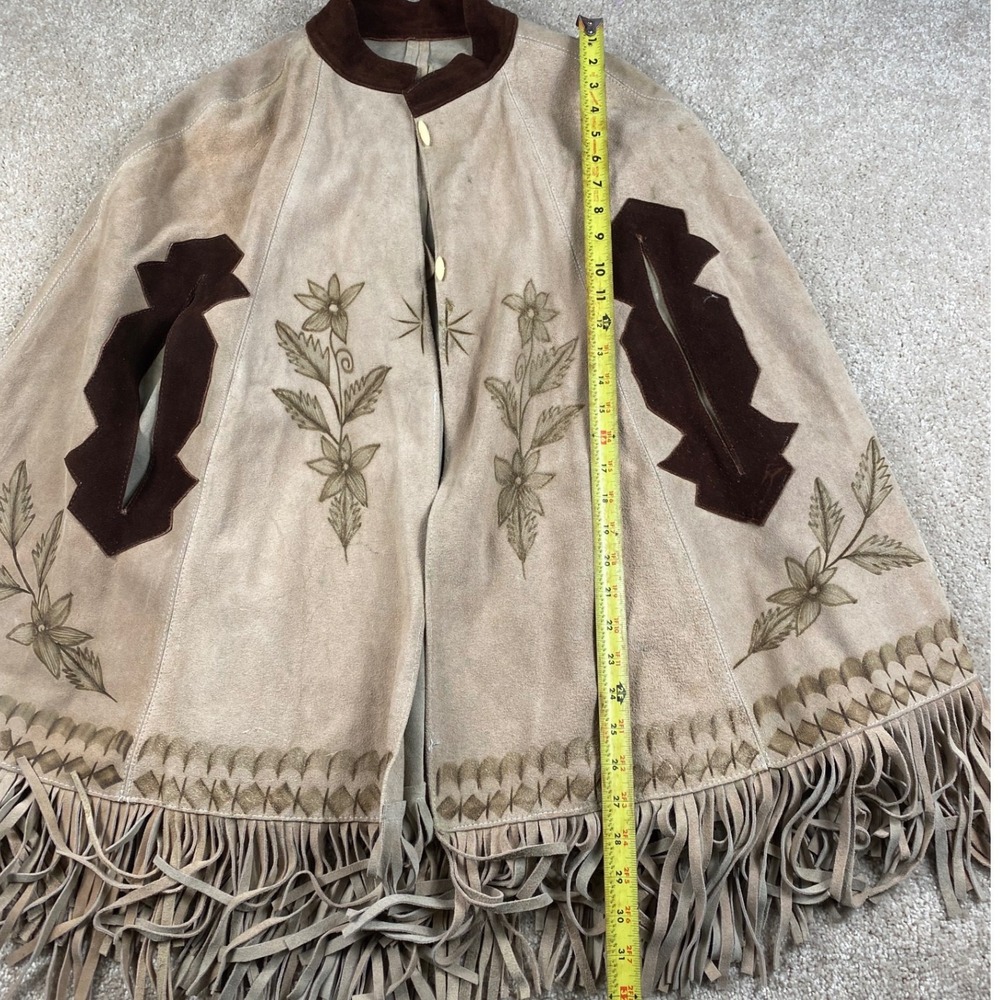 Vintage Mexican pyrography suede cape hand-burned floral motifs and fringe trim - Picture 7 of 11